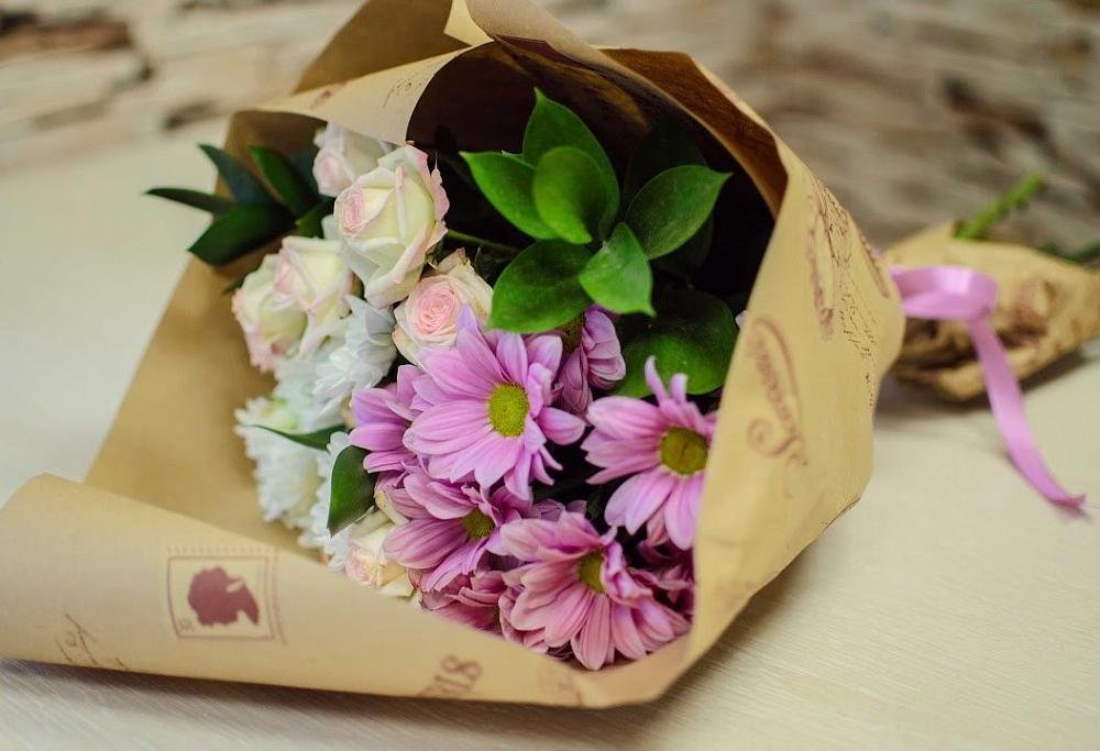 Букет цветов из: Розы и Хризантемы в Тайге