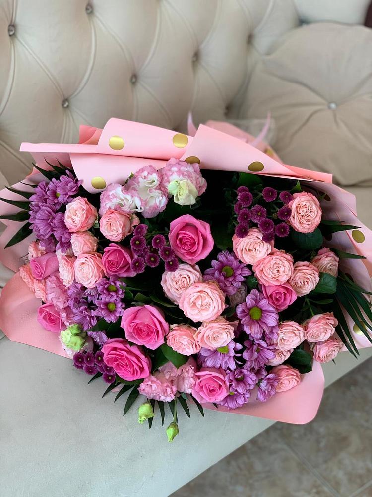 Букет цветов из: Хризантемы, Розы и Лизиантусы в Тайге