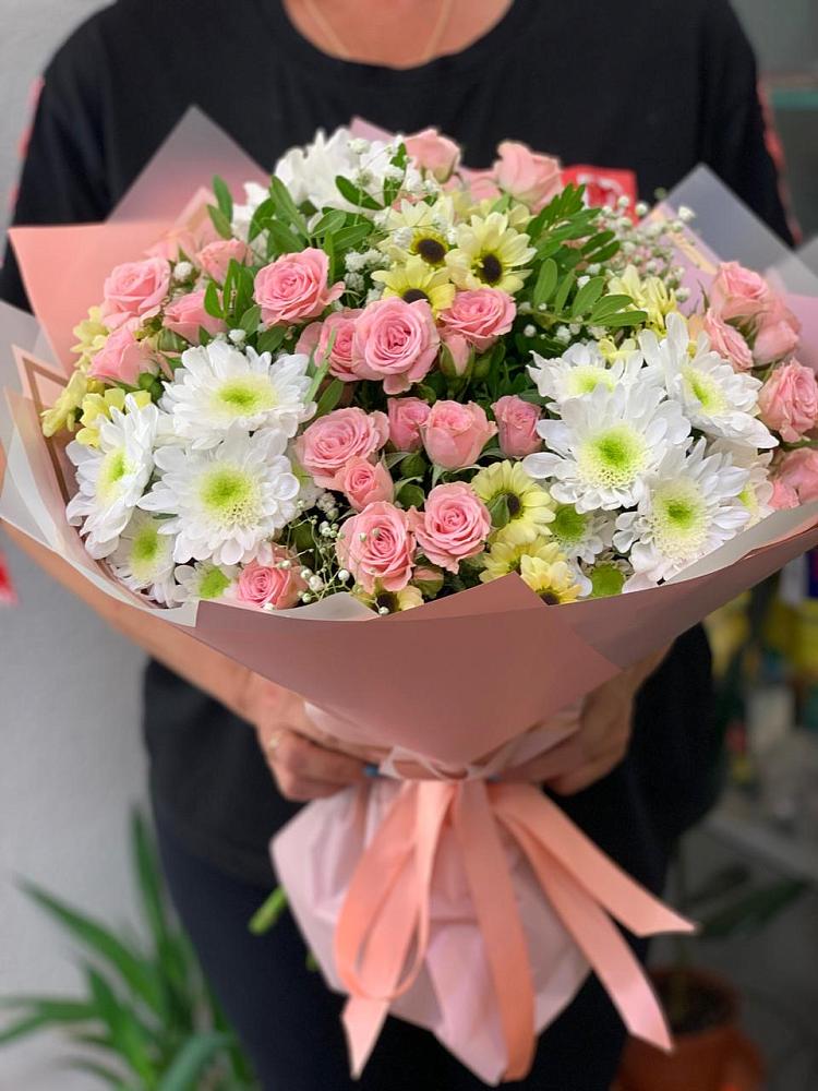 Букет цветов из: Розы и Хризантемы в Тайге