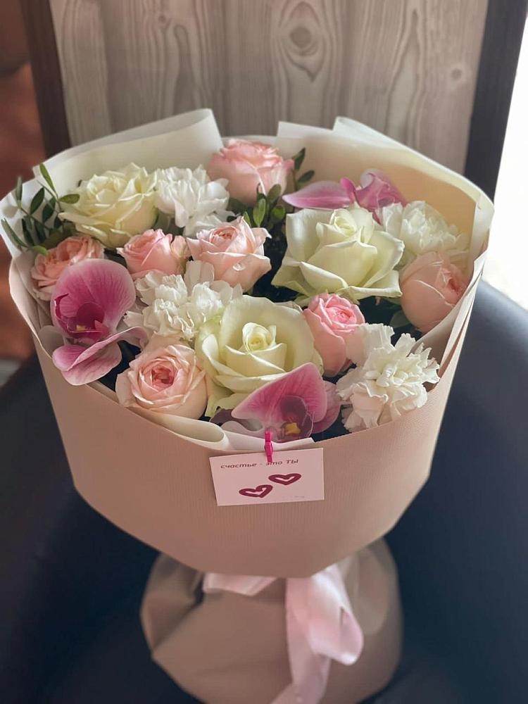 Букет цветов из: Орхидеи, Розы и Гвоздики в Тайге