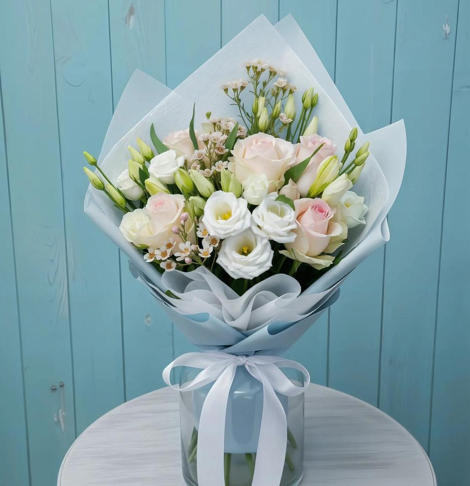 Букет цветов из: Розы и Лизиантусы в Тайге