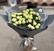 Букет Белые кустовые розы Солинеро в Тайге