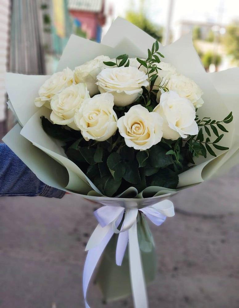 Букет Белые розы Проуд в Тайге