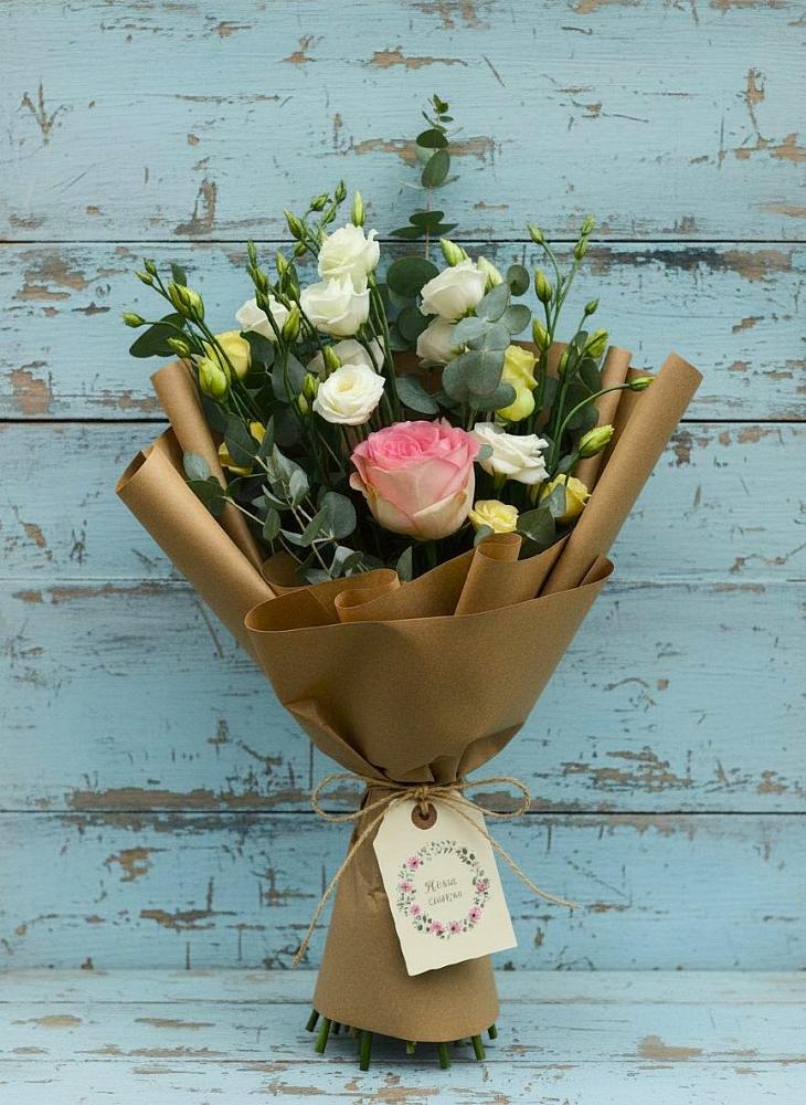 Букет цветов из: Розы и Лизиантусы в Тайге