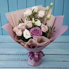 Букет цветов из:  Розы и Лизиантусы в Тайге