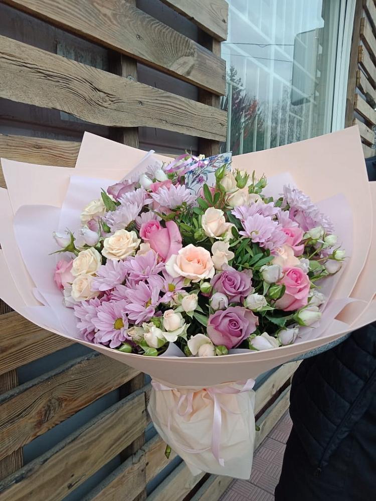 Букет цветов из: Розы и Хризантемы в Тайге