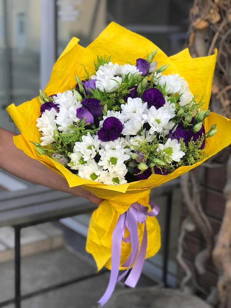Букет цветов из: Ирисы, Хризантемы и Ромашки в Тайге