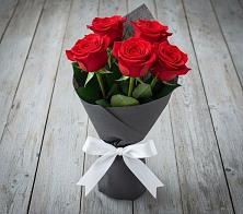 Букет 5 Красных роз Эдлесс Лав в Тайге