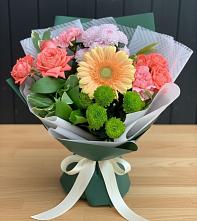 Букет цветов из:  Гвоздики, Розы, Герберы и Хризантемы #REPLACE_PRED# Тайге