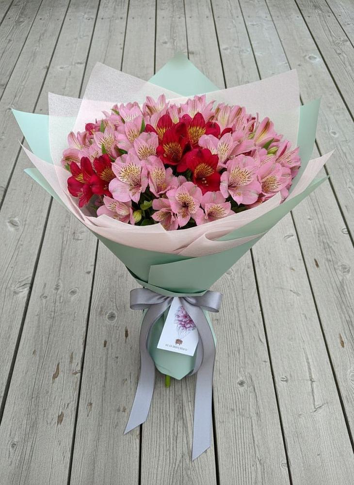 Букет цветов из: Альстромерии в Тайге
