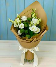 Букет цветов из:  Хризантемы и Лизиантусы в Тайге