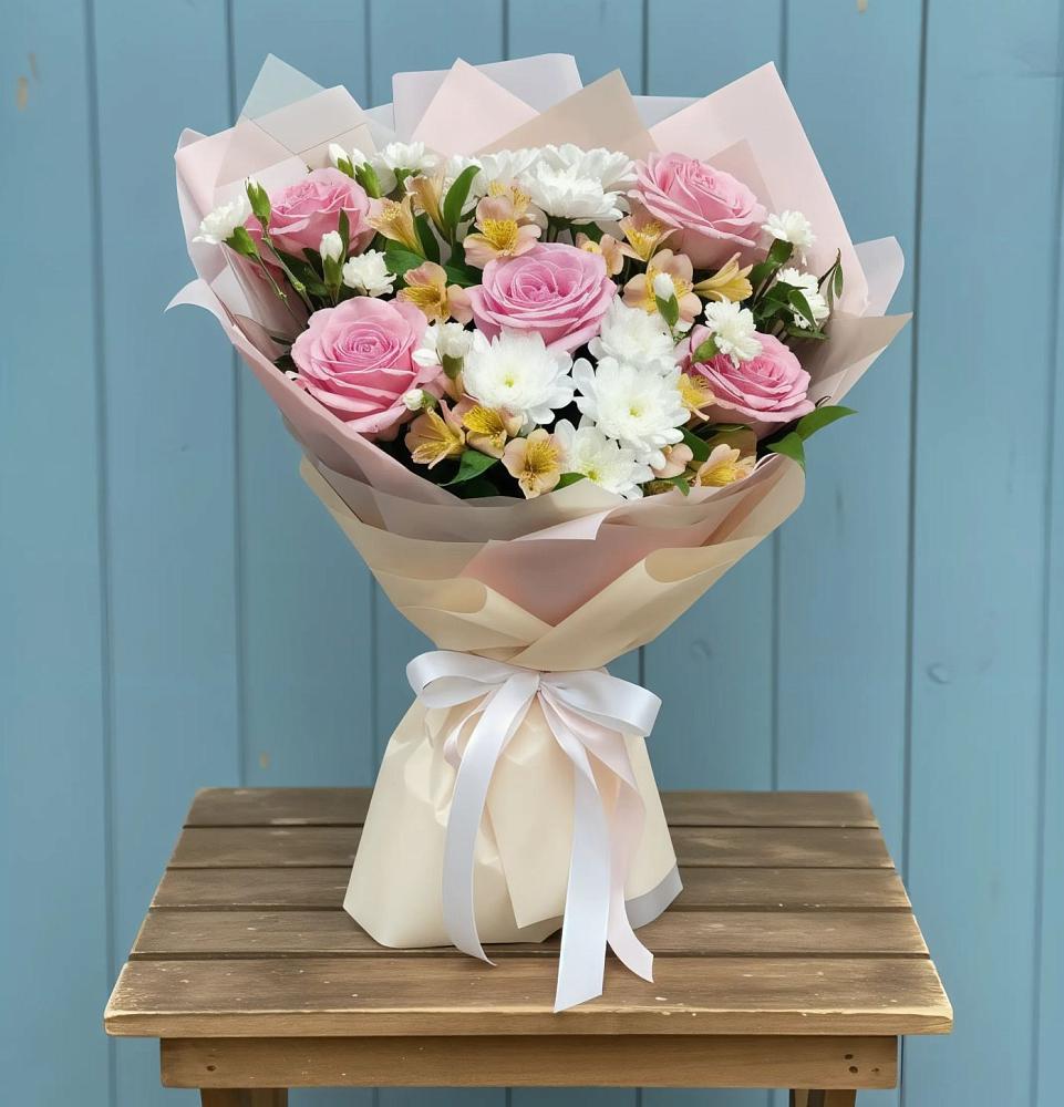 Букет цветов из: Гвоздики, Орхидеи и Розы в Тайге