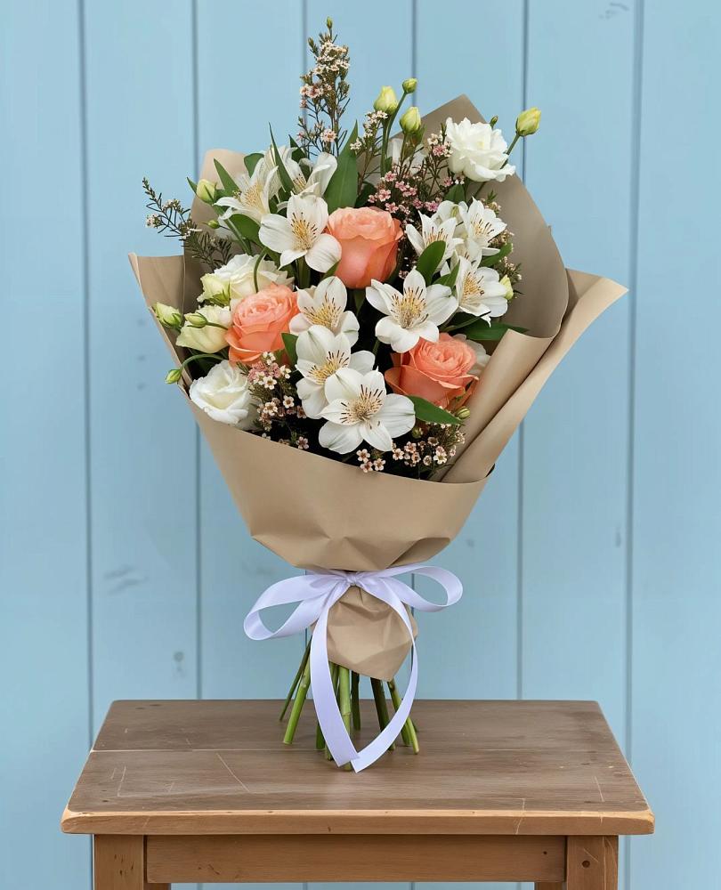 Букет цветов из: Альстромерии, Лизиантусы, Розы и Хризантемы в Тайге